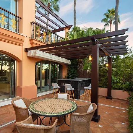 Cubo's Luxury Banus With Jacuzzi