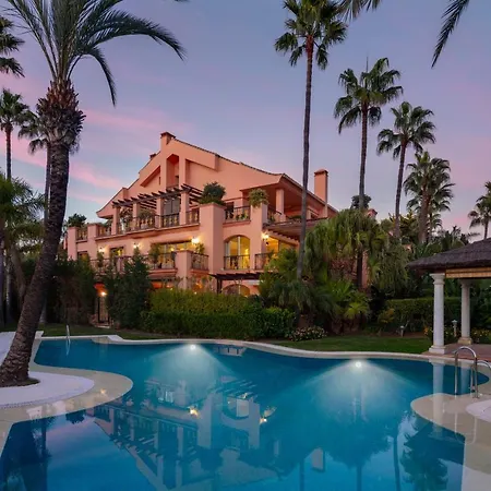 Cubo's Luxury Banus With Jacuzzi Apartment Marbella