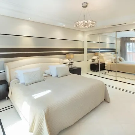 Cubo's Luxury Banus With Jacuzzi